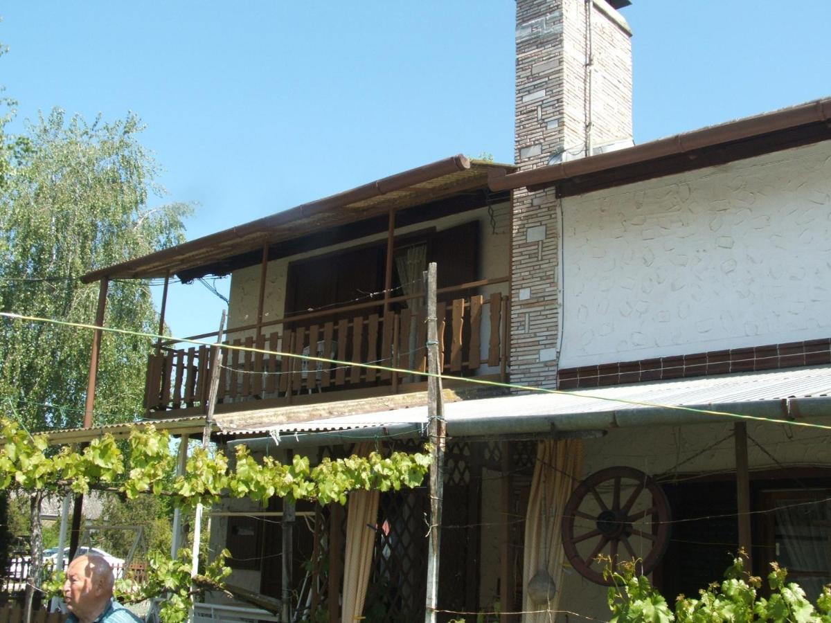 Agancs Vendeghaz Hotell Balatonszárszó Exteriör bild