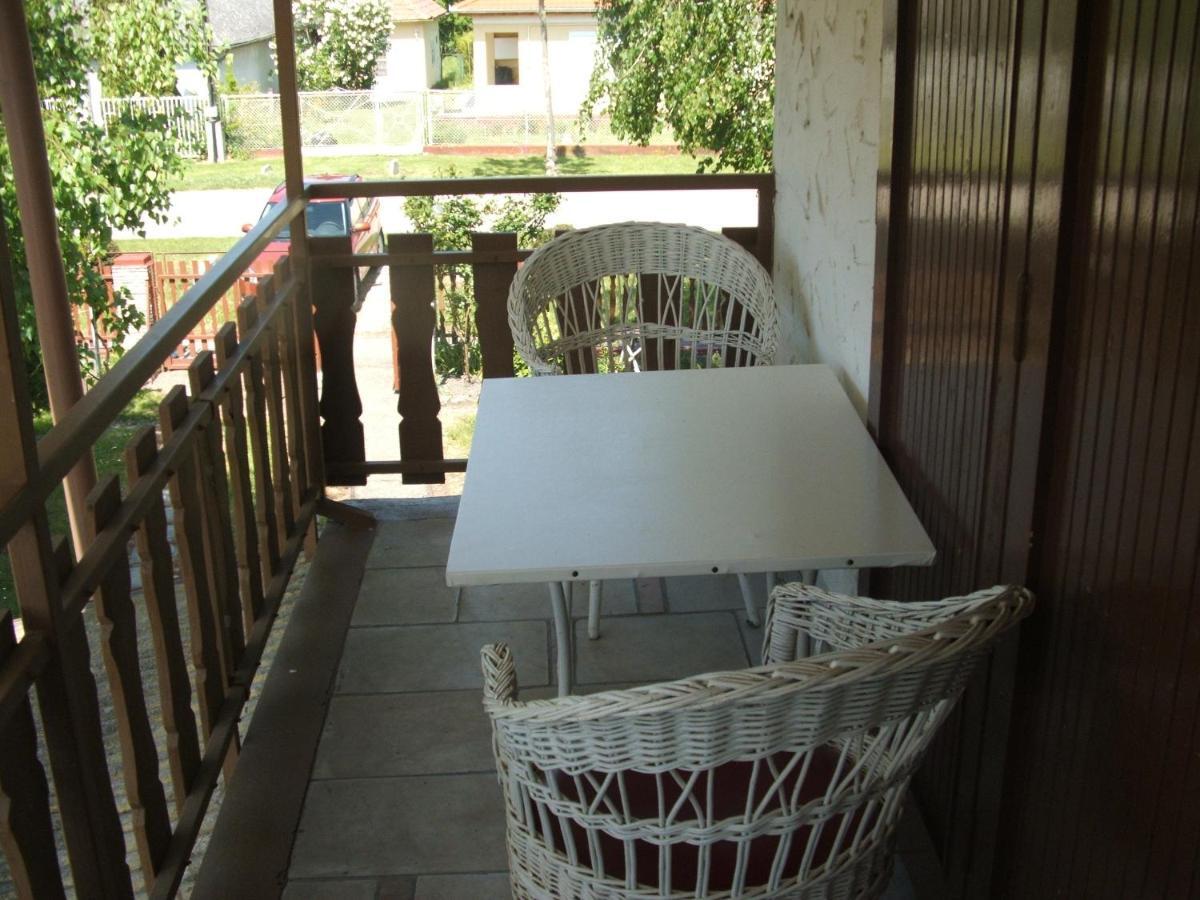 Agancs Vendeghaz Hotell Balatonszárszó Exteriör bild